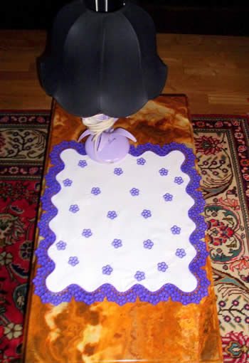 Freestanding lace table runner