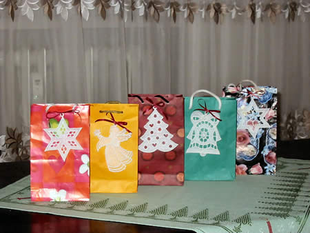 Freestanding lace Christmas ornaments