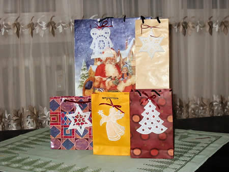 Freestanding lace Christmas ornaments