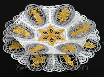 10298 Christmas free standing lace bowl and doily set No2