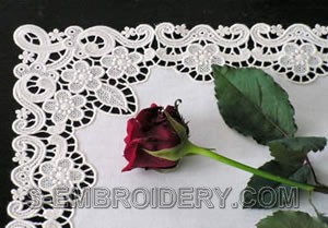 10329 Floral free standing lace table runner set