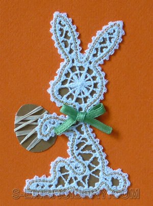 10505 Easter bunny Battenberg lace ornament