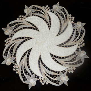 Daffodil free standing lace doily