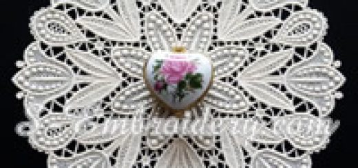 10656 Tulips free standing lace doily