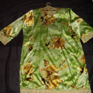 Dress with freestanding lace decoration