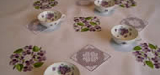 Table cloth with violets