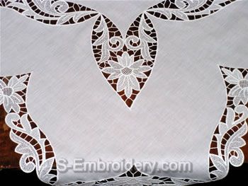 Table cloth w. free standing lace